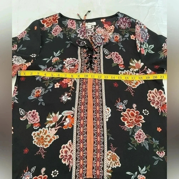 Takara Size XL Black Floral Blouse Top Flared Sleeves Lace/Tie Up Neck - Picture 8 of 9